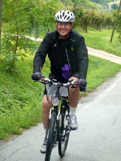 Italiaoutdoors Bicycle Tours in Italy bicycle tours italy biker in vineyard